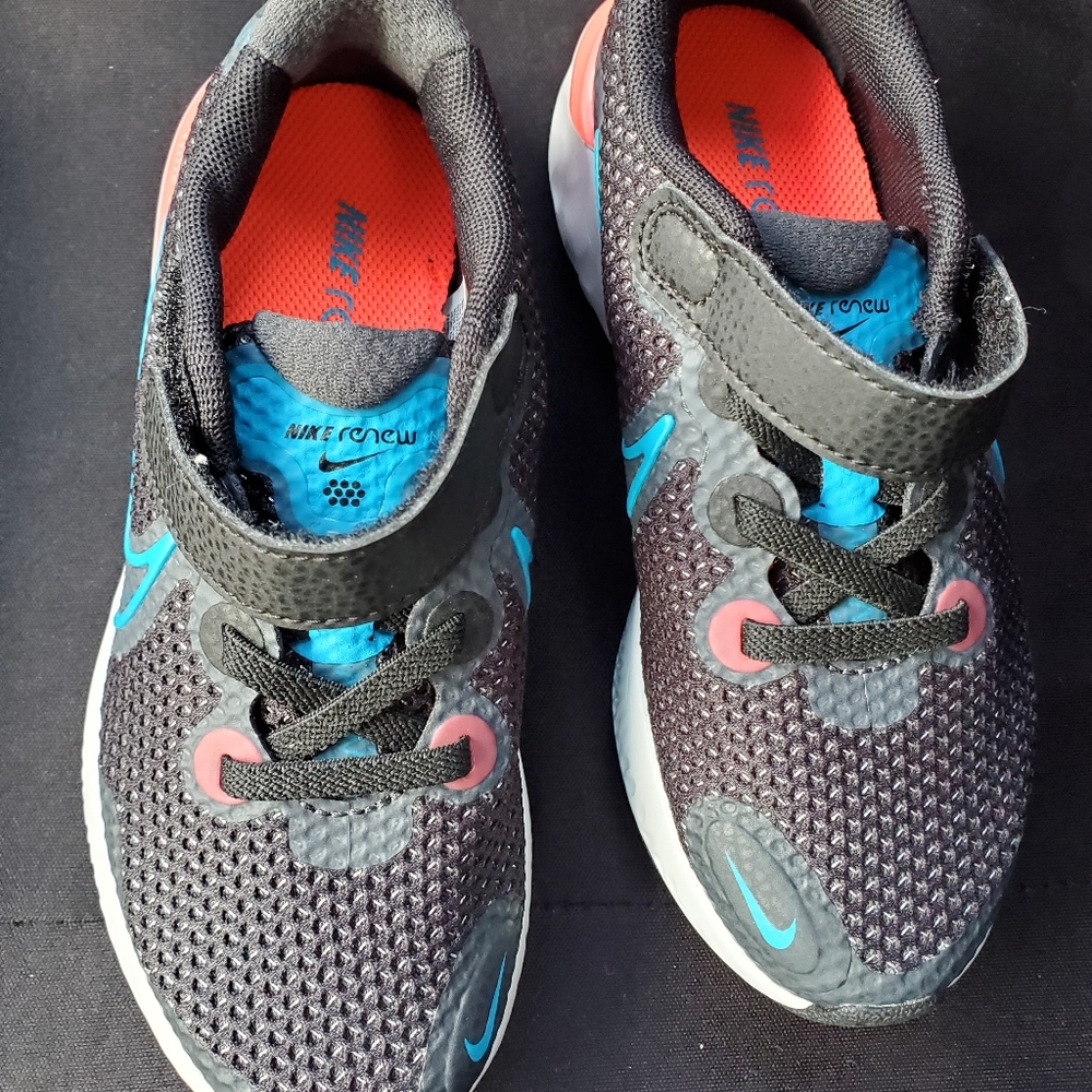 Nike Renew Run Preschool Shoe's size 12- NEW